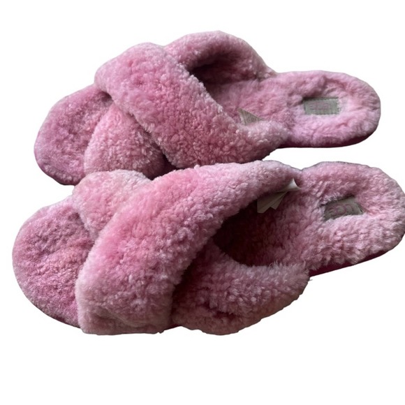 UGG Shoes - UGG women’s pink fluffy slide on comfy slippers size 10